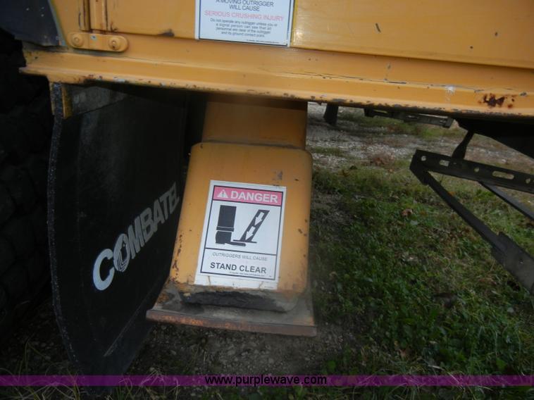 image for item D4736 1992 Ford F700 aerial lift truck