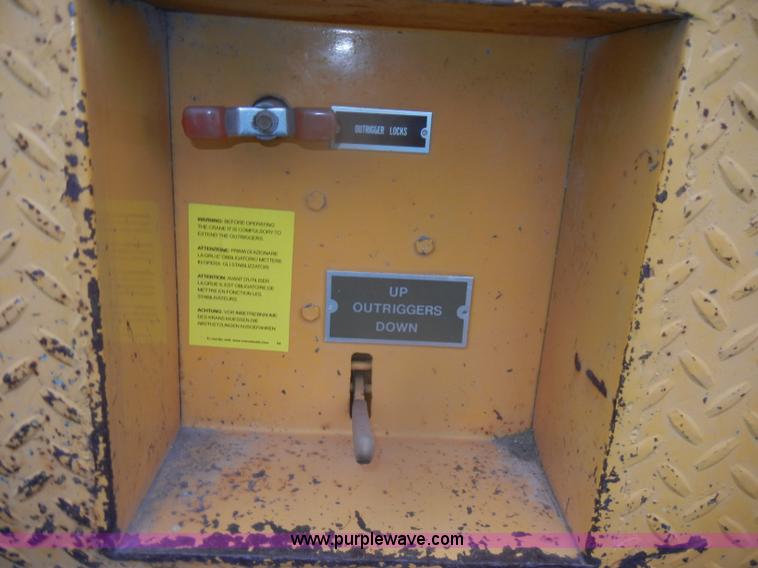 image for item D4736 1992 Ford F700 aerial lift truck