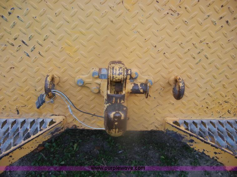 image for item D4736 1992 Ford F700 aerial lift truck