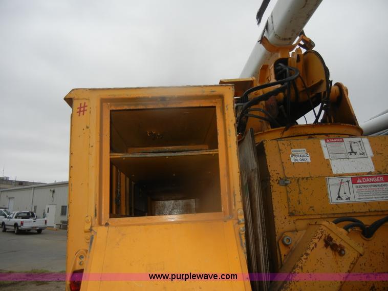 image for item D4736 1992 Ford F700 aerial lift truck