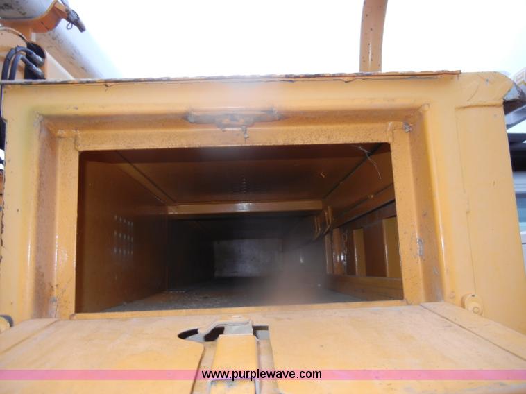 image for item D4736 1992 Ford F700 aerial lift truck