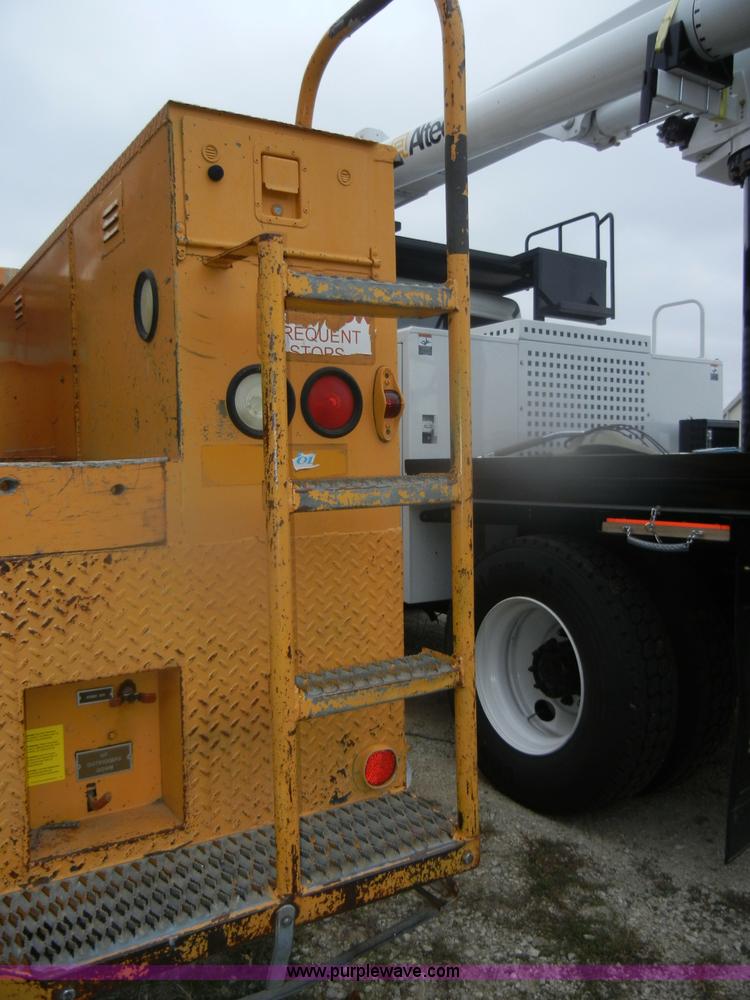 image for item D4736 1992 Ford F700 aerial lift truck