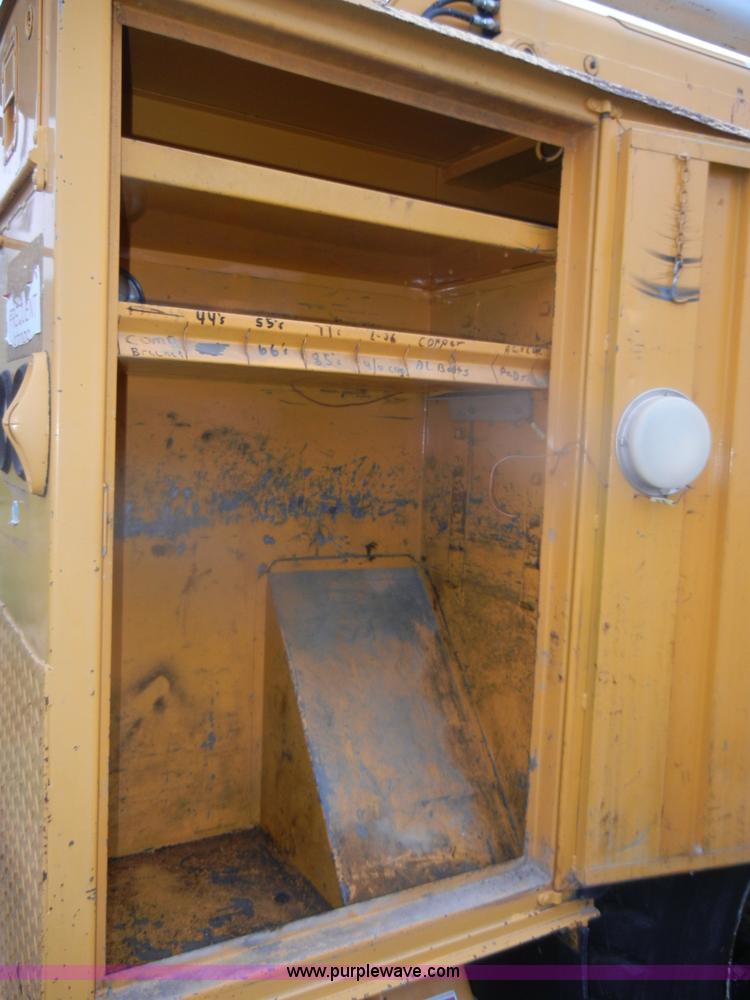 image for item D4736 1992 Ford F700 aerial lift truck