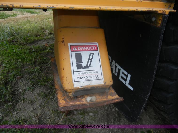 image for item D4736 1992 Ford F700 aerial lift truck