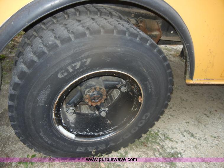 image for item D4736 1992 Ford F700 aerial lift truck