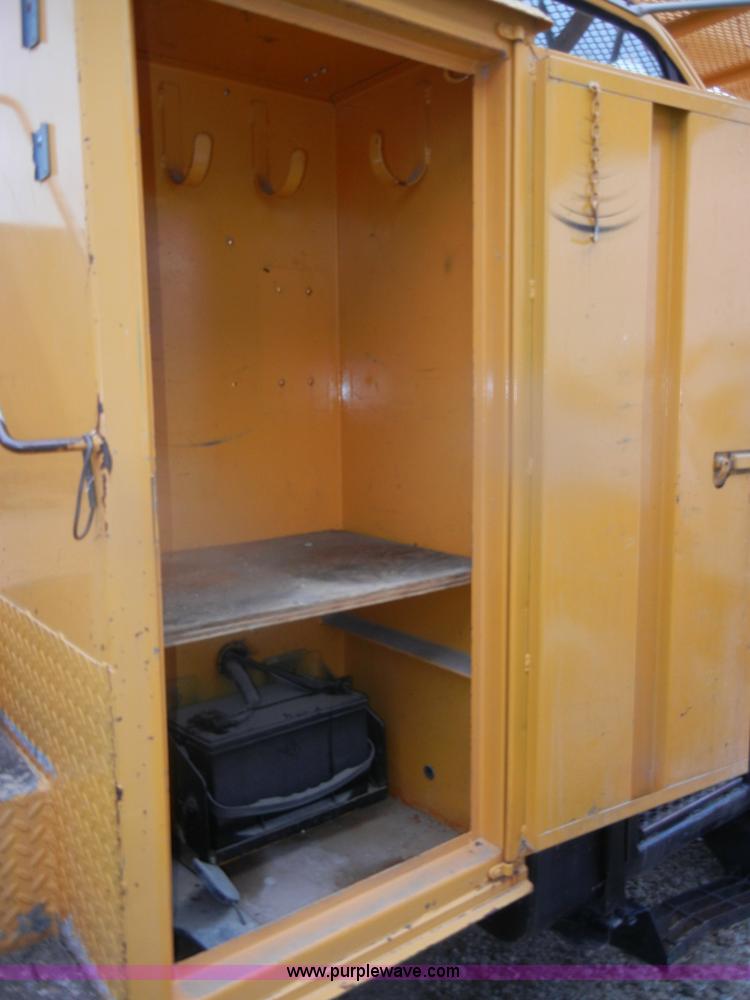 image for item D4736 1992 Ford F700 aerial lift truck