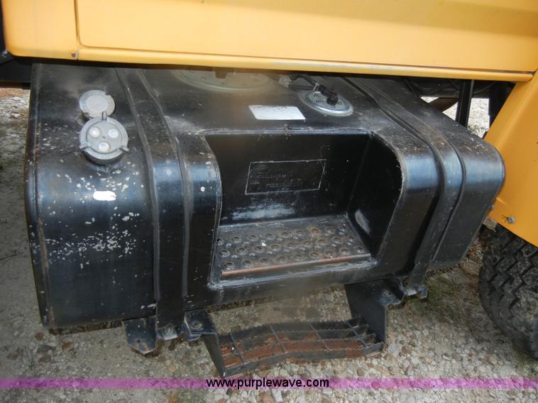 image for item D4736 1992 Ford F700 aerial lift truck