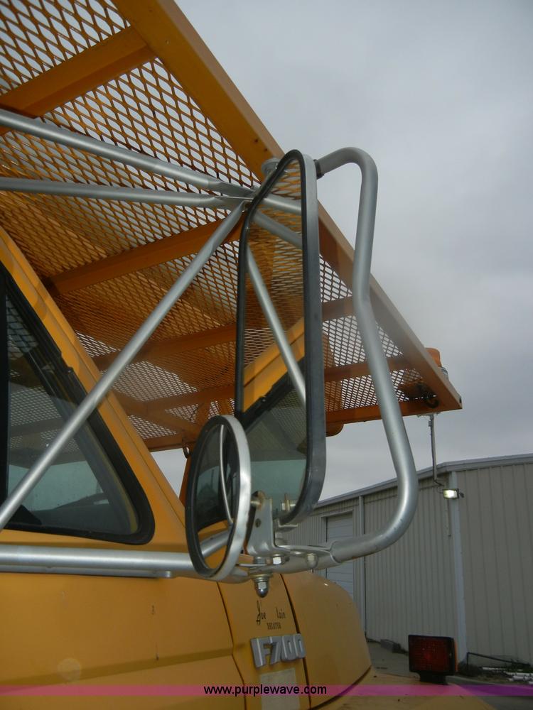 image for item D4736 1992 Ford F700 aerial lift truck