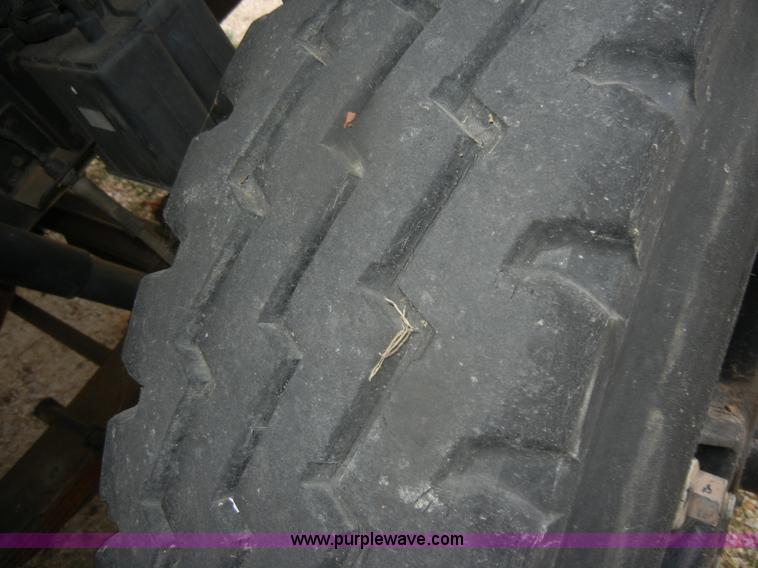 image for item D4736 1992 Ford F700 aerial lift truck