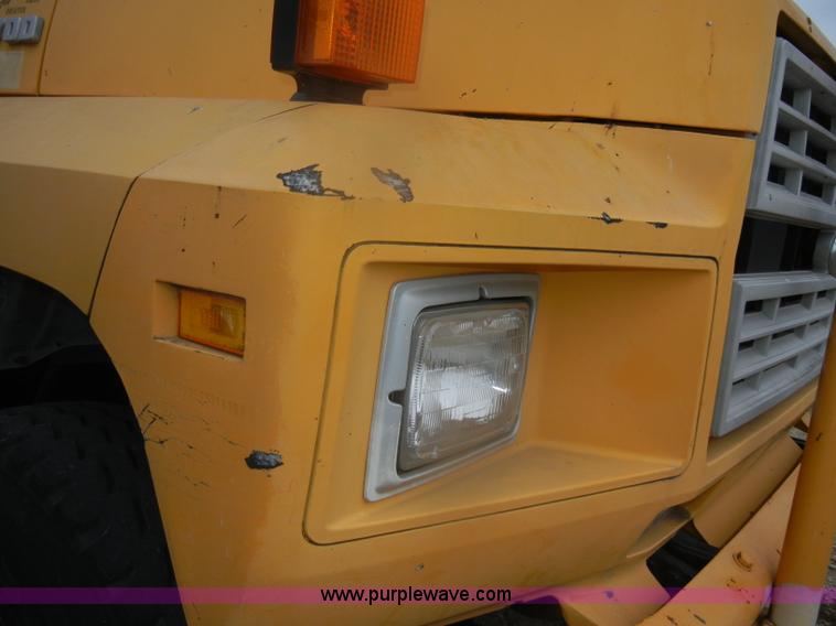 image for item D4736 1992 Ford F700 aerial lift truck