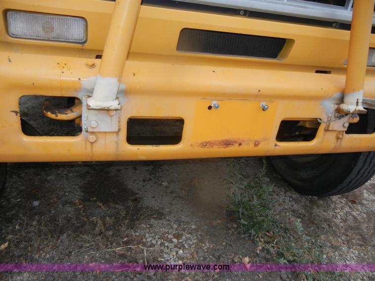 image for item D4736 1992 Ford F700 aerial lift truck