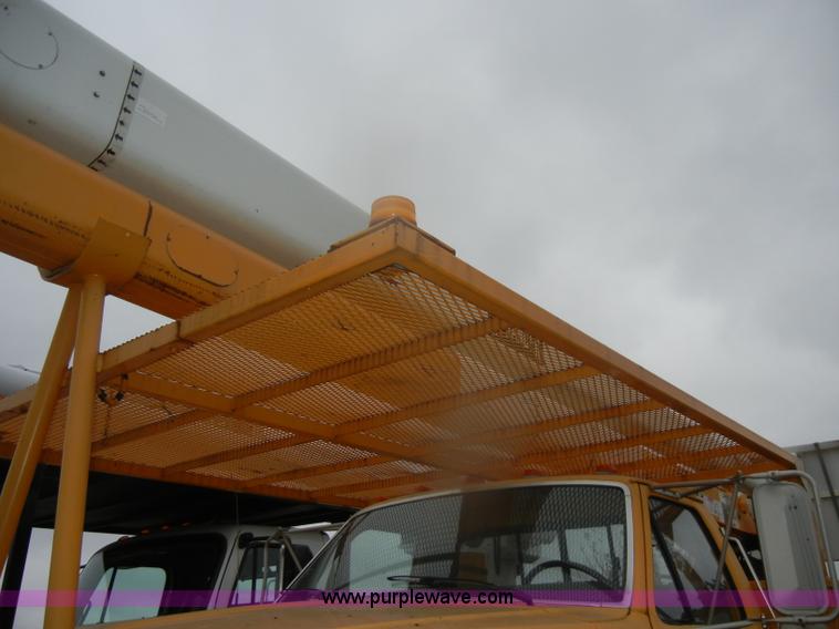 image for item D4736 1992 Ford F700 aerial lift truck