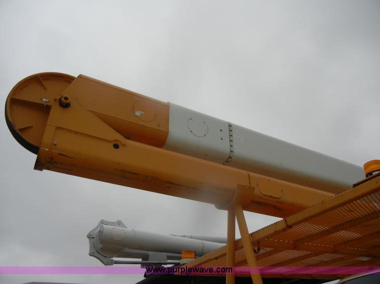 image for item D4736 1992 Ford F700 aerial lift truck