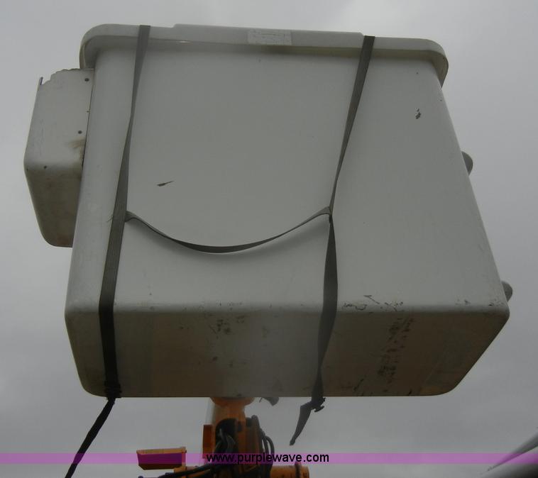 image for item D4736 1992 Ford F700 aerial lift truck