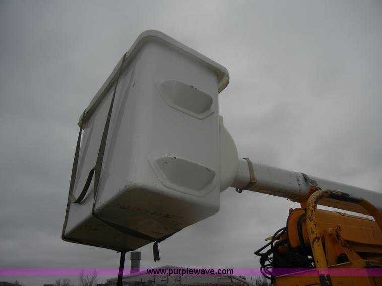 image for item D4736 1992 Ford F700 aerial lift truck