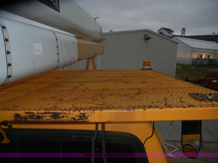 image for item D4736 1992 Ford F700 aerial lift truck