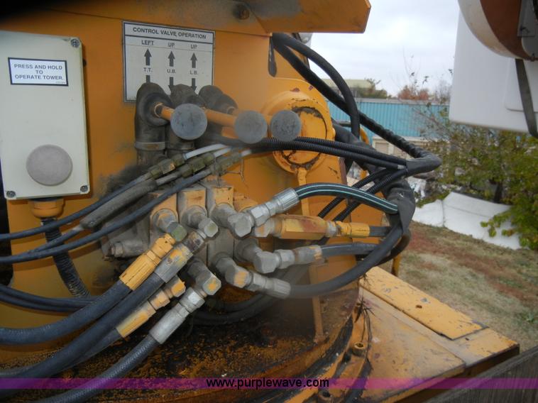 image for item D4736 1992 Ford F700 aerial lift truck