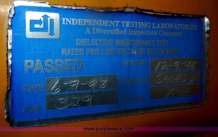 image for item D4736 1992 Ford F700 aerial lift truck