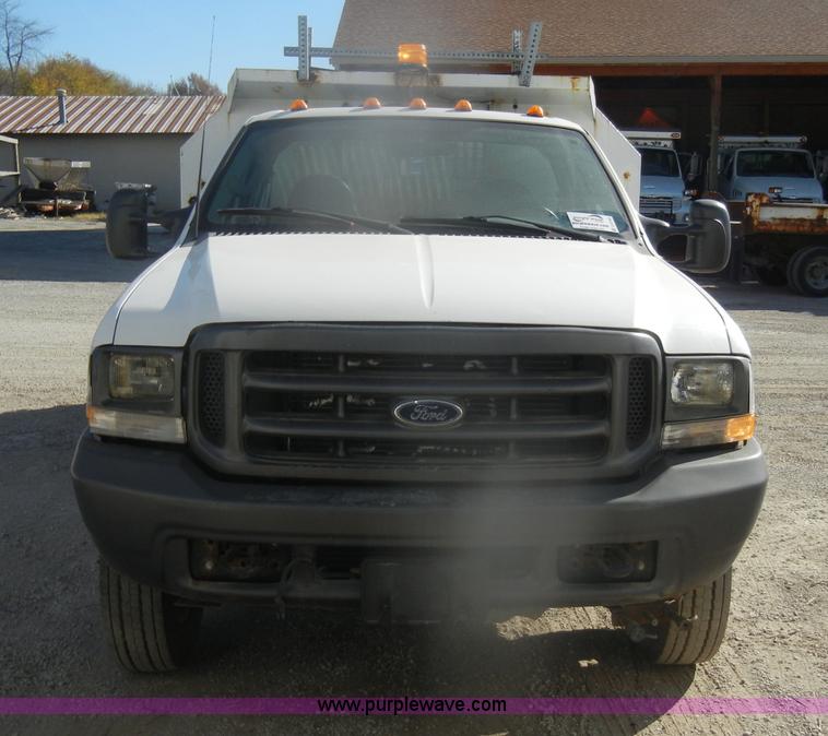 image for item D4743 2003 Ford F550 XL Super Duty dump bed truck