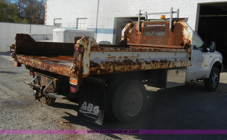 image for item D4743 2003 Ford F550 XL Super Duty dump bed truck