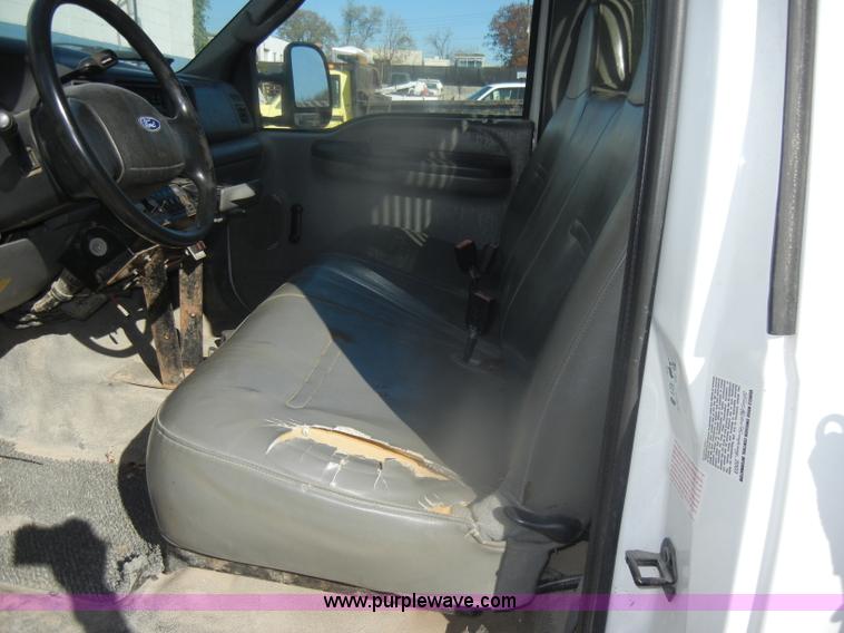 image for item D4743 2003 Ford F550 XL Super Duty dump bed truck