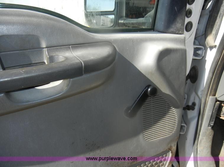 image for item D4743 2003 Ford F550 XL Super Duty dump bed truck