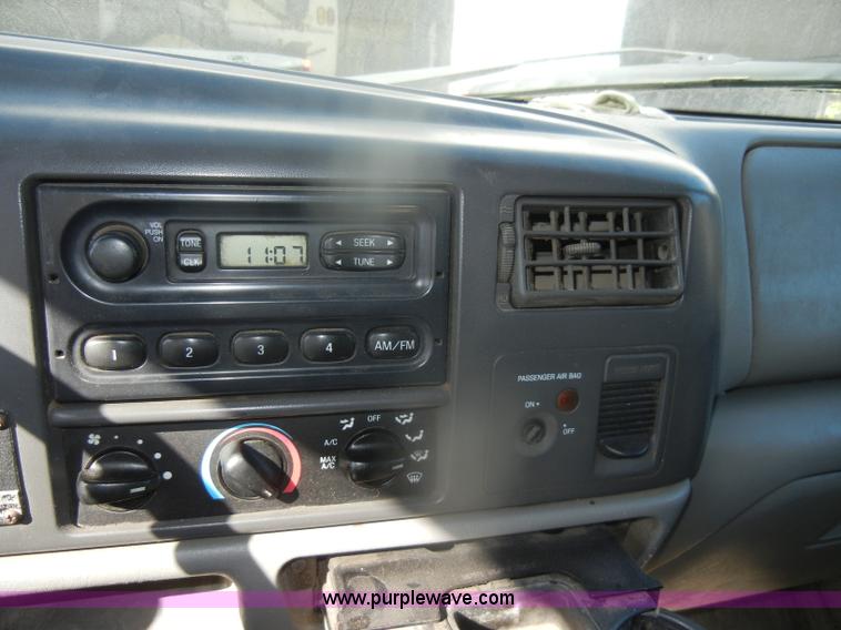 image for item D4743 2003 Ford F550 XL Super Duty dump bed truck