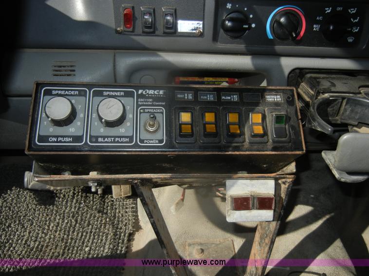 image for item D4743 2003 Ford F550 XL Super Duty dump bed truck