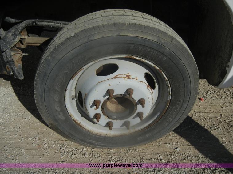 image for item D4743 2003 Ford F550 XL Super Duty dump bed truck