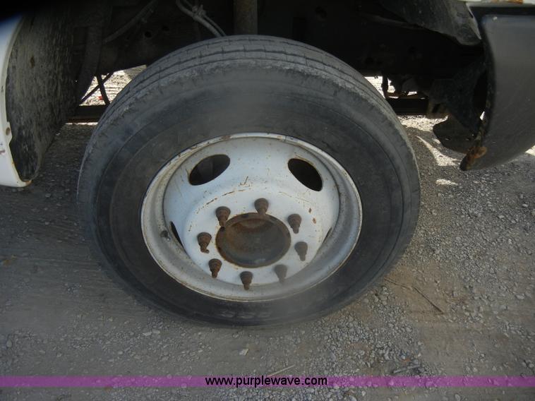 image for item D4743 2003 Ford F550 XL Super Duty dump bed truck