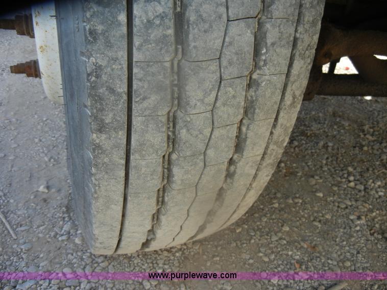 image for item D4743 2003 Ford F550 XL Super Duty dump bed truck