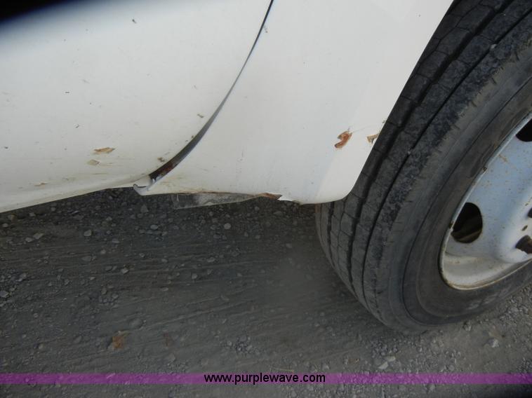 image for item D4743 2003 Ford F550 XL Super Duty dump bed truck