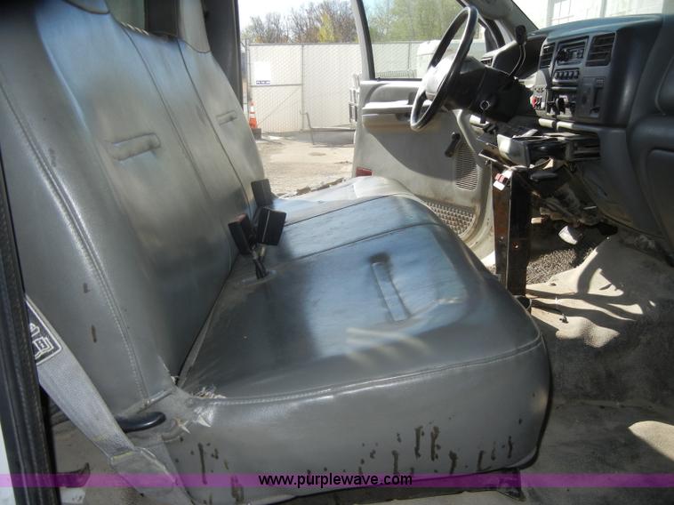 image for item D4743 2003 Ford F550 XL Super Duty dump bed truck