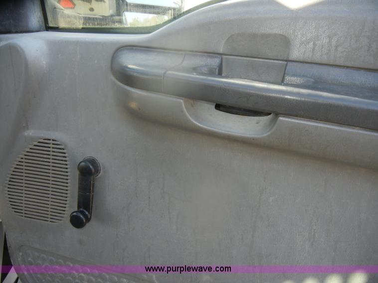 image for item D4743 2003 Ford F550 XL Super Duty dump bed truck