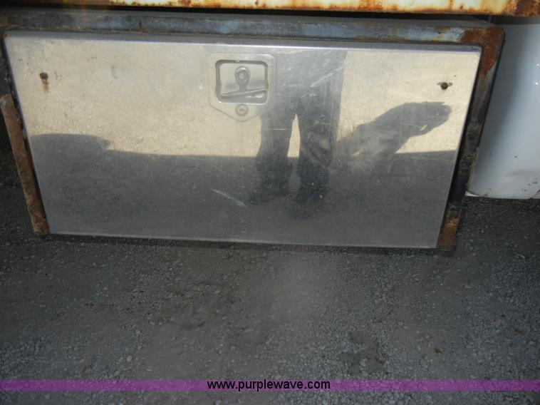 image for item D4743 2003 Ford F550 XL Super Duty dump bed truck