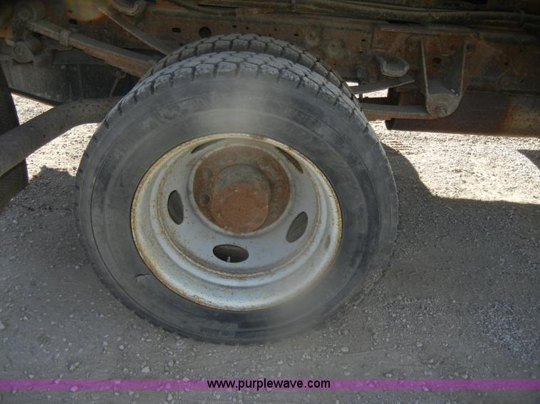 image for item D4743 2003 Ford F550 XL Super Duty dump bed truck