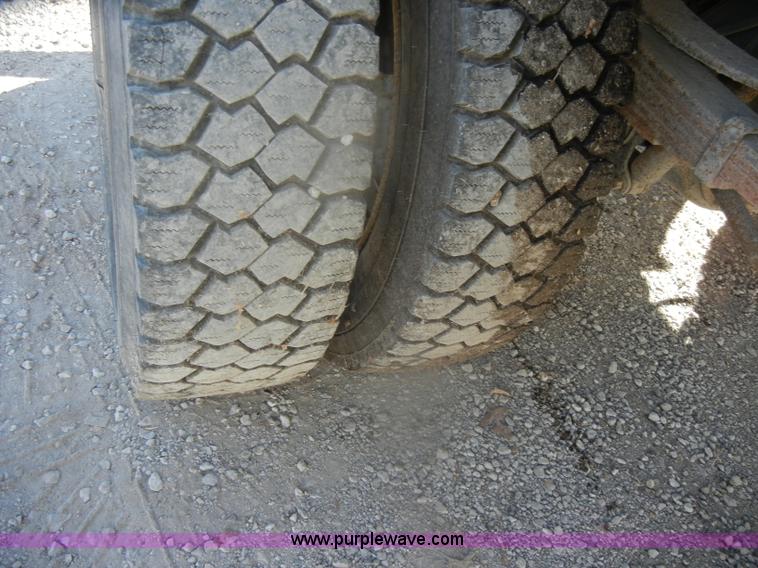 image for item D4743 2003 Ford F550 XL Super Duty dump bed truck