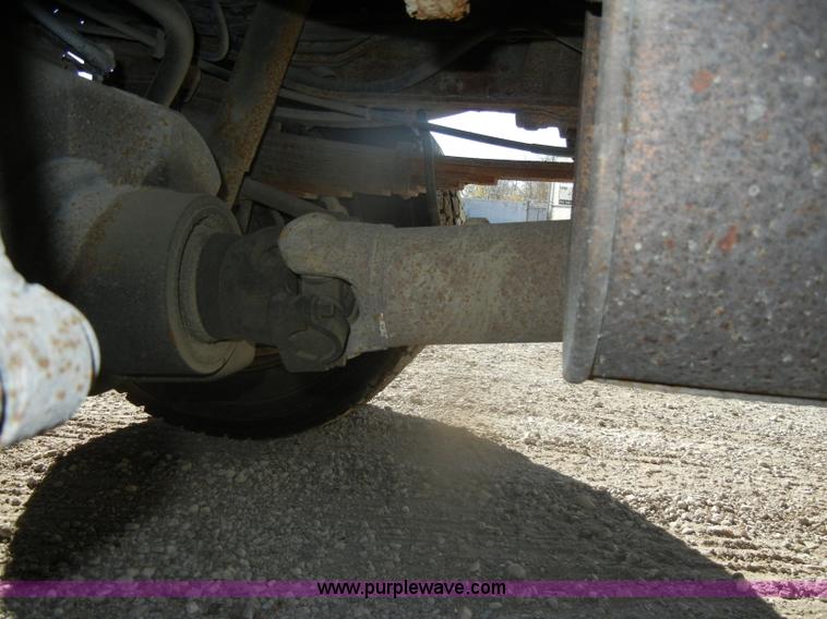 image for item D4743 2003 Ford F550 XL Super Duty dump bed truck