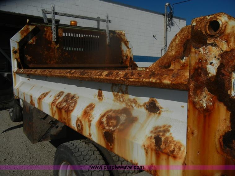 image for item D4743 2003 Ford F550 XL Super Duty dump bed truck