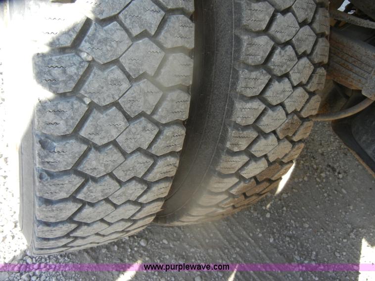 image for item D4743 2003 Ford F550 XL Super Duty dump bed truck