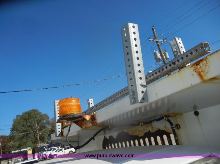 image for item D4743 2003 Ford F550 XL Super Duty dump bed truck