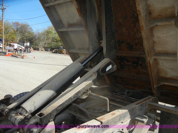 image for item D4743 2003 Ford F550 XL Super Duty dump bed truck