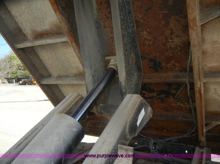 image for item D4743 2003 Ford F550 XL Super Duty dump bed truck