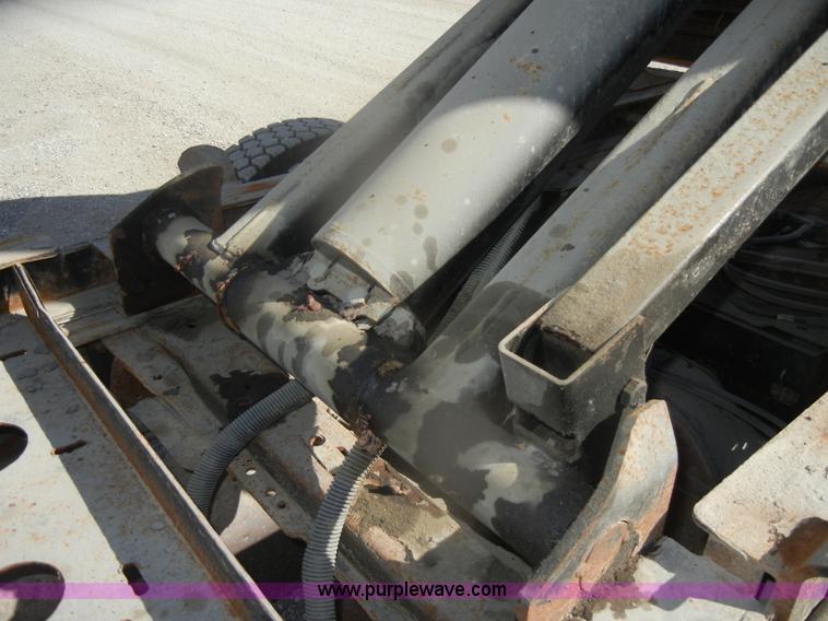 image for item D4743 2003 Ford F550 XL Super Duty dump bed truck