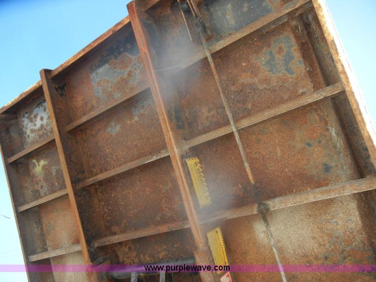 image for item D4743 2003 Ford F550 XL Super Duty dump bed truck