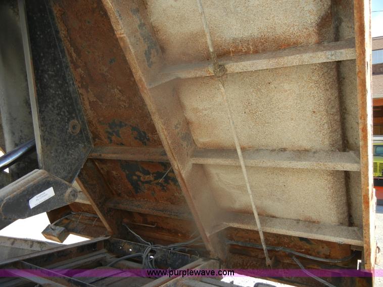 image for item D4743 2003 Ford F550 XL Super Duty dump bed truck