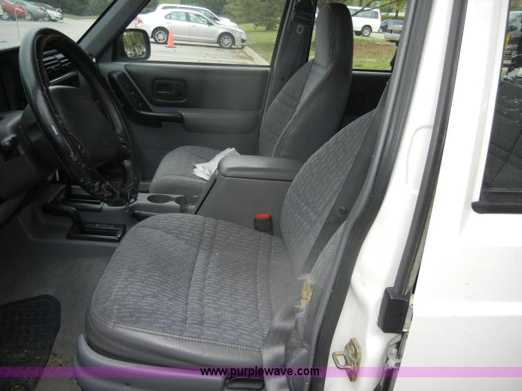 image for item D4949 1998 Jeep Cherokee SE SUV