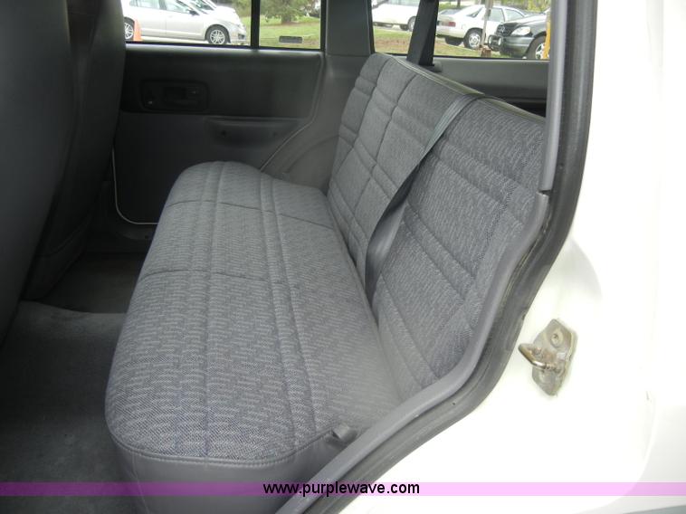 image for item D4949 1998 Jeep Cherokee SE SUV