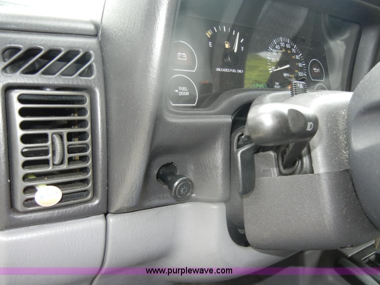 image for item D4949 1998 Jeep Cherokee SE SUV