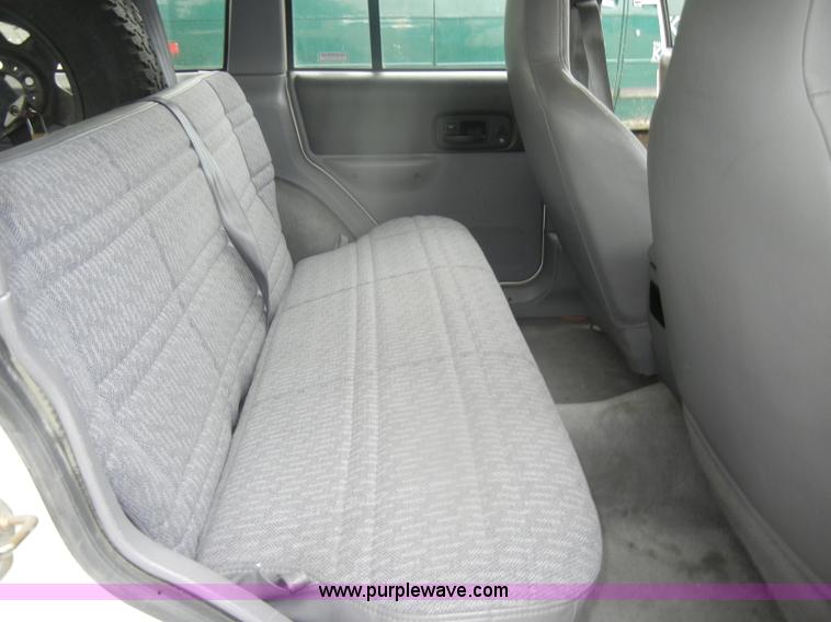 image for item D4949 1998 Jeep Cherokee SE SUV